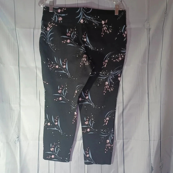 Torrid cropped floral Pull On Pants - Picture 5 of 10